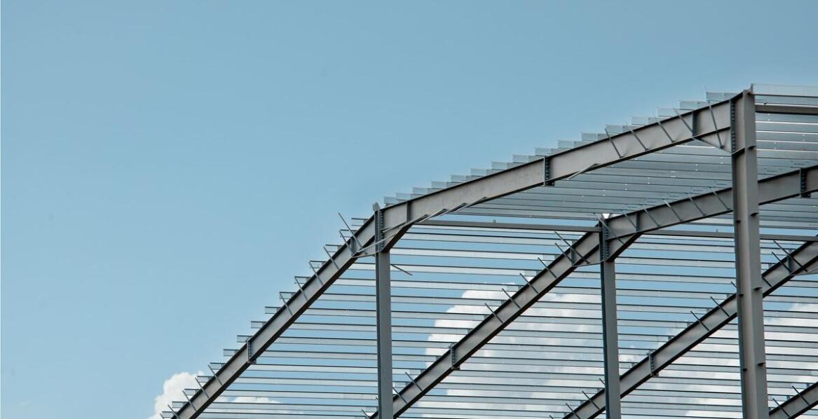 Jak dbać o trwałość i estetykę konstrukcji stalowych?