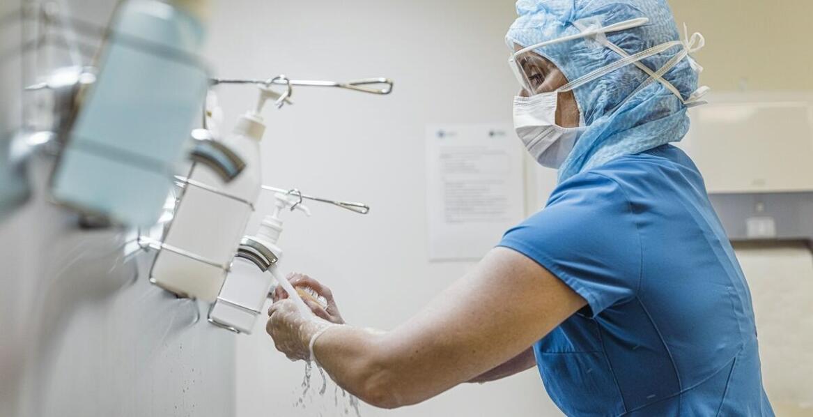 Jak wygląda proces cewnikowania pęcherza moczowego w domu pacjenta?