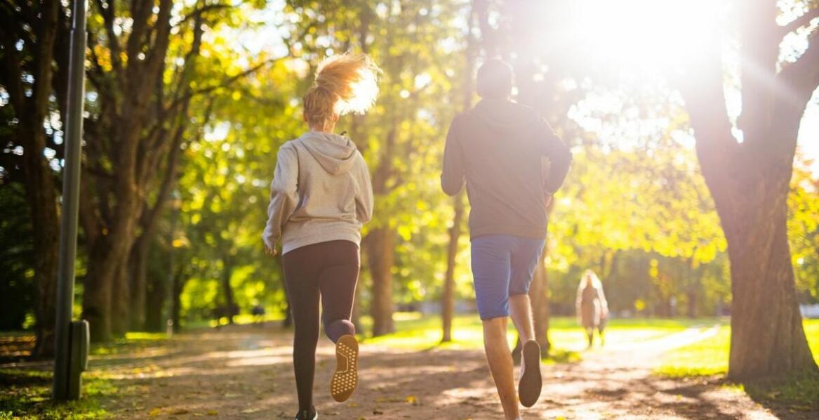 Wpływ aktywności fizycznej na zdrowie psychiczne – dlaczego warto dbać o kondycję?