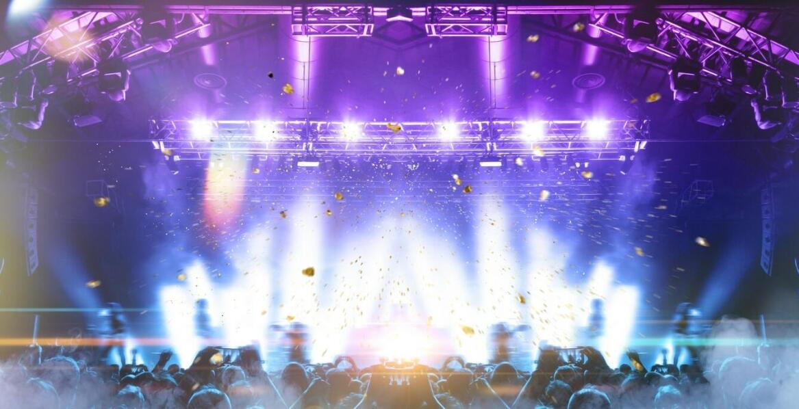 Jak muzyka na żywo wpływa na atmosferę w klubie?