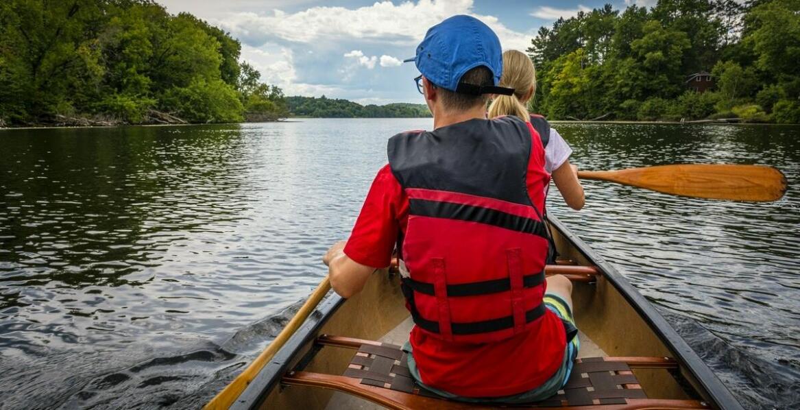 Spływy kajakowe jako atrakcja dla gości pensjonatu – co warto wiedzieć?