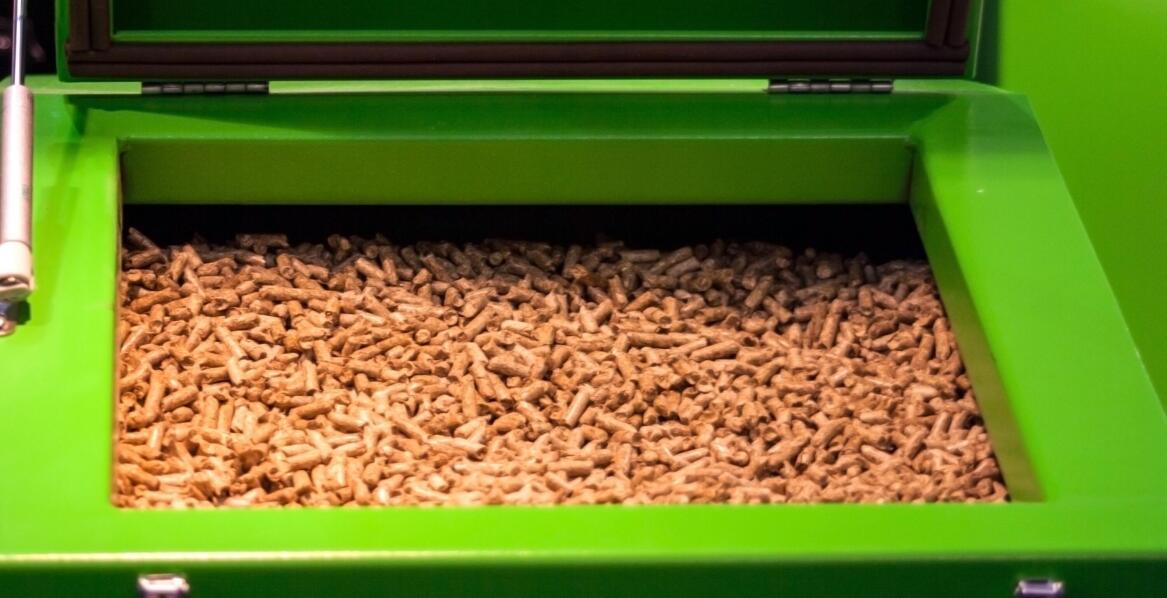 Jak wybrać odpowiedni zasobnik na ekogroszek? 