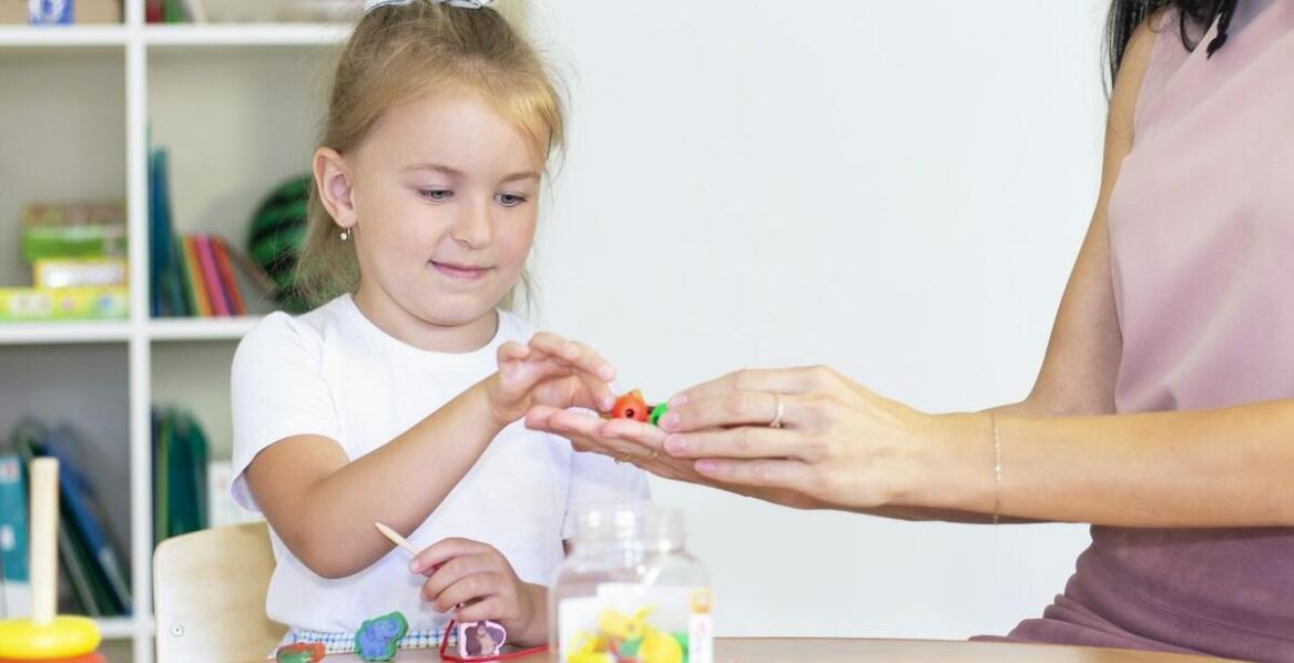 Na czym polega metoda krakowska wobec zaburzeń rozwoju u dzieci?