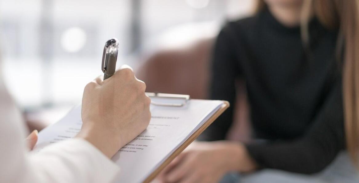 Co warto wiedzieć o konsultacjach psychiatrycznych w kontekście NFZ i ich dostępności w Bielsku?