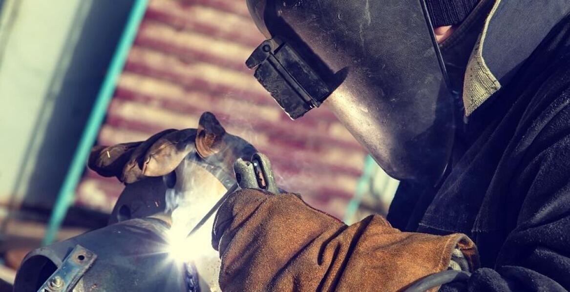 Kto może zajmować się spawaniem?