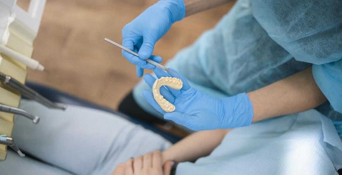 Jakie są najczęstsze mity dotyczące implantów zębowych?