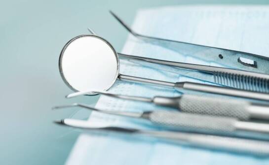 Dlaczego warto inwestować w wysokiej jakości klej ortodontyczny światłoutwardzalny?