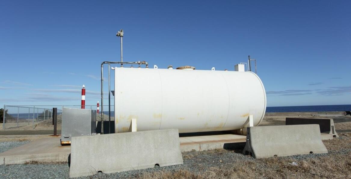 Jakie normy muszą spełniać zbiorniki paliwowe do przechowywania oleju napędowego?