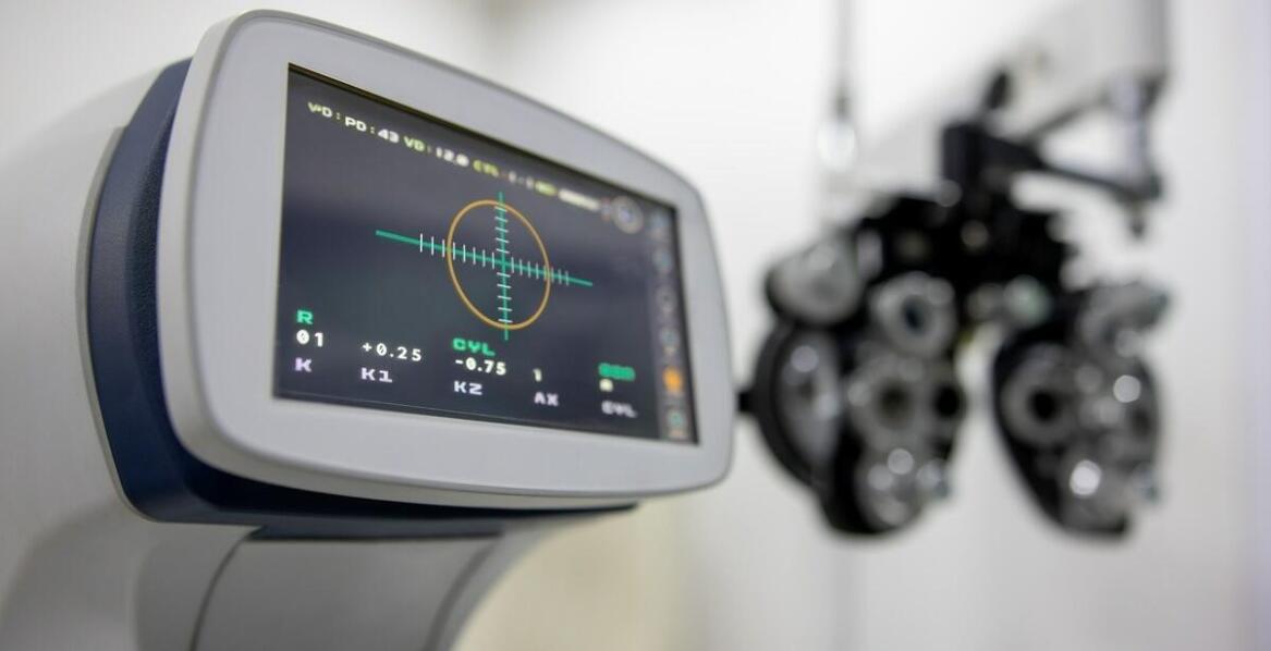 Jakie są korzyści płynące z zastosowania implantów oka w rehabilitacji pacjentów?