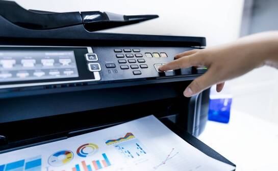 Dlaczego urządzenia wielofunkcyjne do biura są lepszym wyborem niż tradycyjne drukarki?