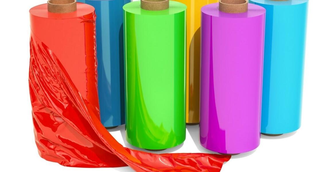 Jakie materiały gwarantują trwałość etykiet samoprzylepnych w trudnych warunkach?