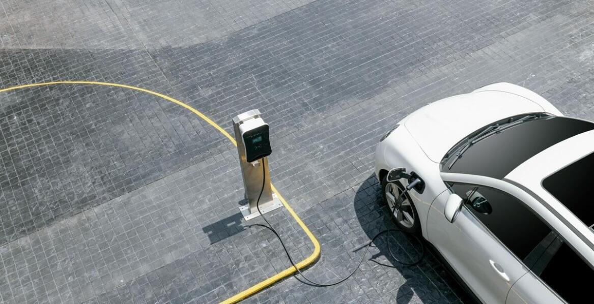 Jakie korzyści przynoszą stacje ładowania samochodów elektrycznych w pobliżu stacji Bydgoszcz Główna?