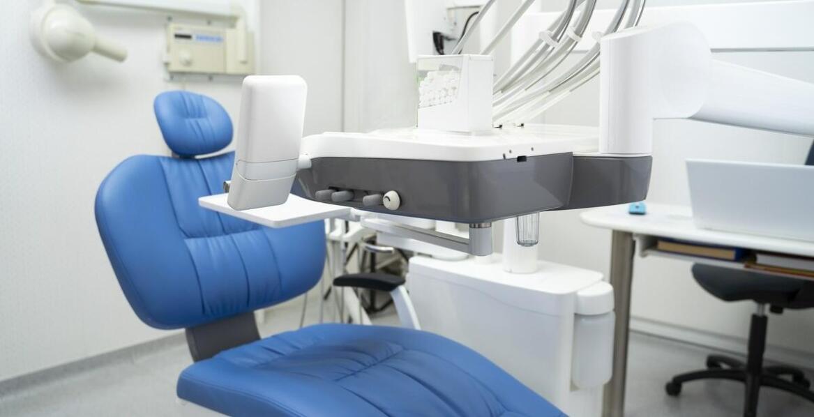 Jakie zabiegi dentystyczne są dostępne w Warszawie?