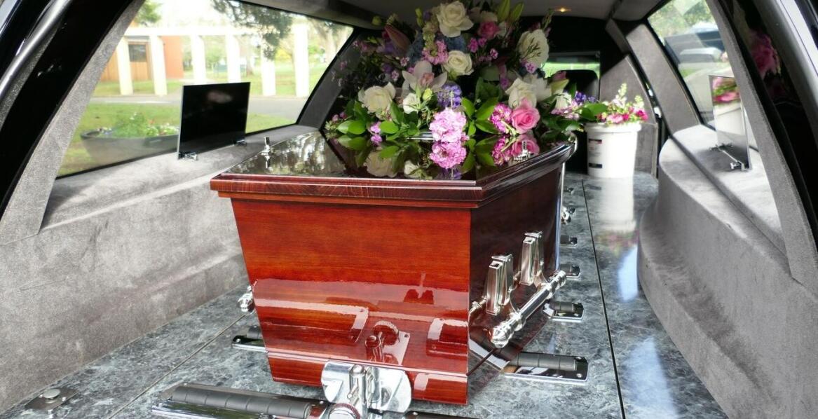 Przewozy międzynarodowe zmarłych – jakie są kluczowe aspekty do rozważenia?