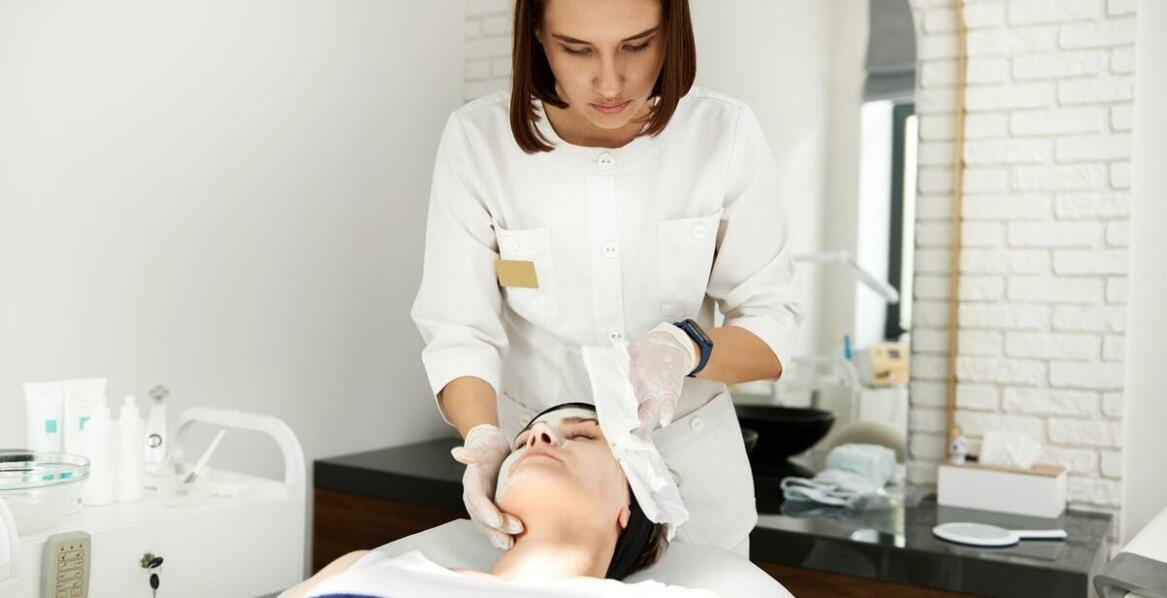 Medycyna estetyczna – co warto wiedzieć przed pierwszą wizytą?