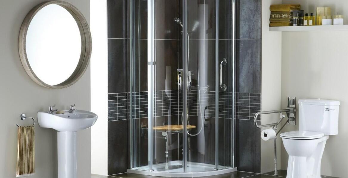 Co powinno znaleźć się w ofercie hurtowni z kabinami prysznicowymi w Łodzi?