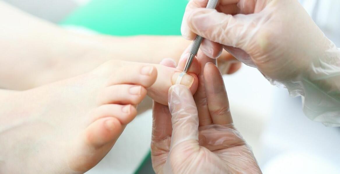 Dlaczego regularne wizyty u podologa są kluczowe dla zdrowia stóp?