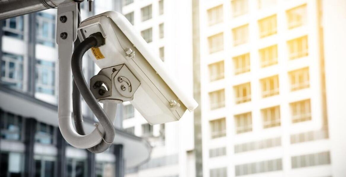 Bezpieczne osiedla w Łodzi – jakie systemy monitoringu sprawdzają się najlepiej?