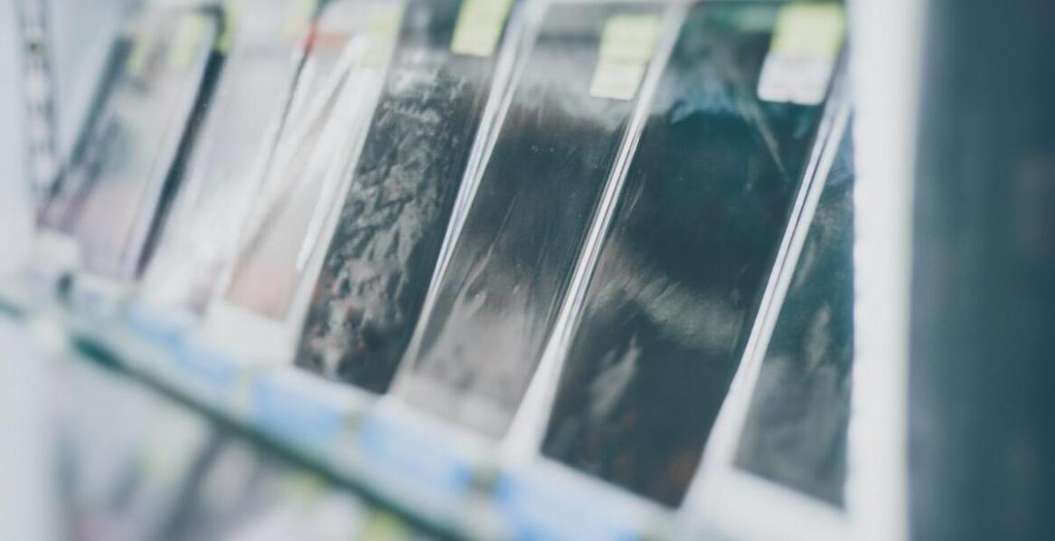 Zastosowanie płyt poliwęglanowych w konstrukcjach przemysłowych – kluczowe zalety