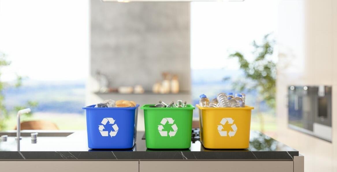 Jak pojemniki na odpady mogą wpłynąć na organizację pracy w magazynie?