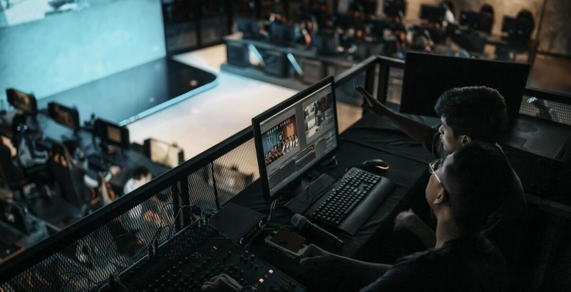 Imprezy integracyjne pomysły – jak wykorzystać technologię do interakcji z uczestnikami?