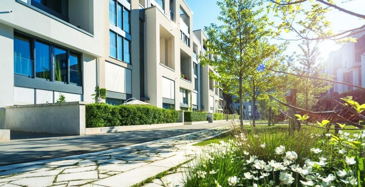 Jakie są plany rozwoju infrastruktury wokół osiedla mieszkaniowego pod Poznaniem?