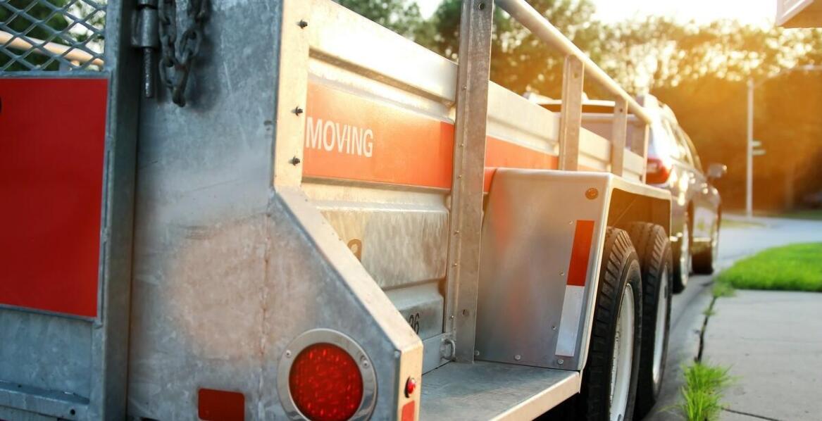 Dlaczego warto inwestować w profesjonalne usługi doradcze dotyczące naklejek na ciężarówki?