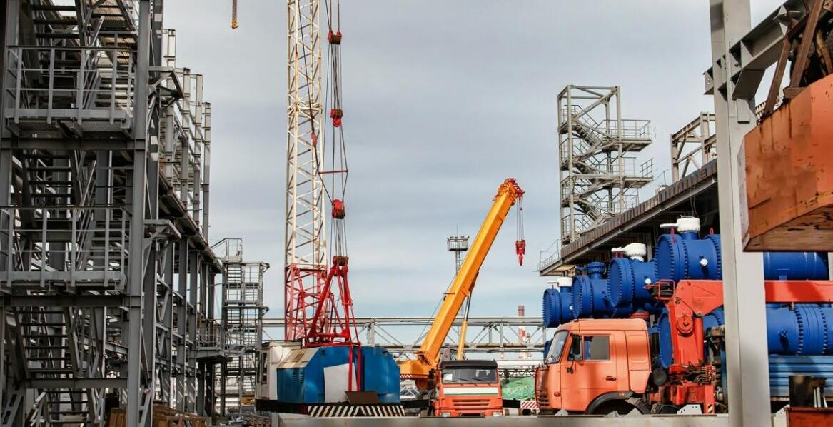 Jakie są najważniejsze wyzwania przy montażu konstrukcji stalowych?