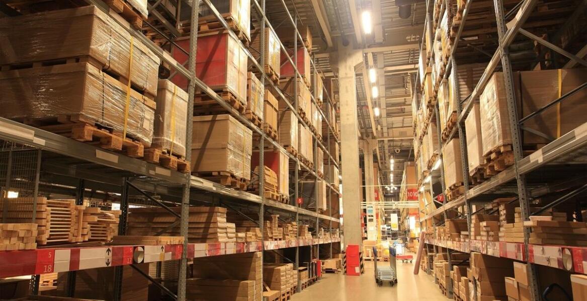 Wynajem sztaplarek w różnych branżach – przykłady zastosowań