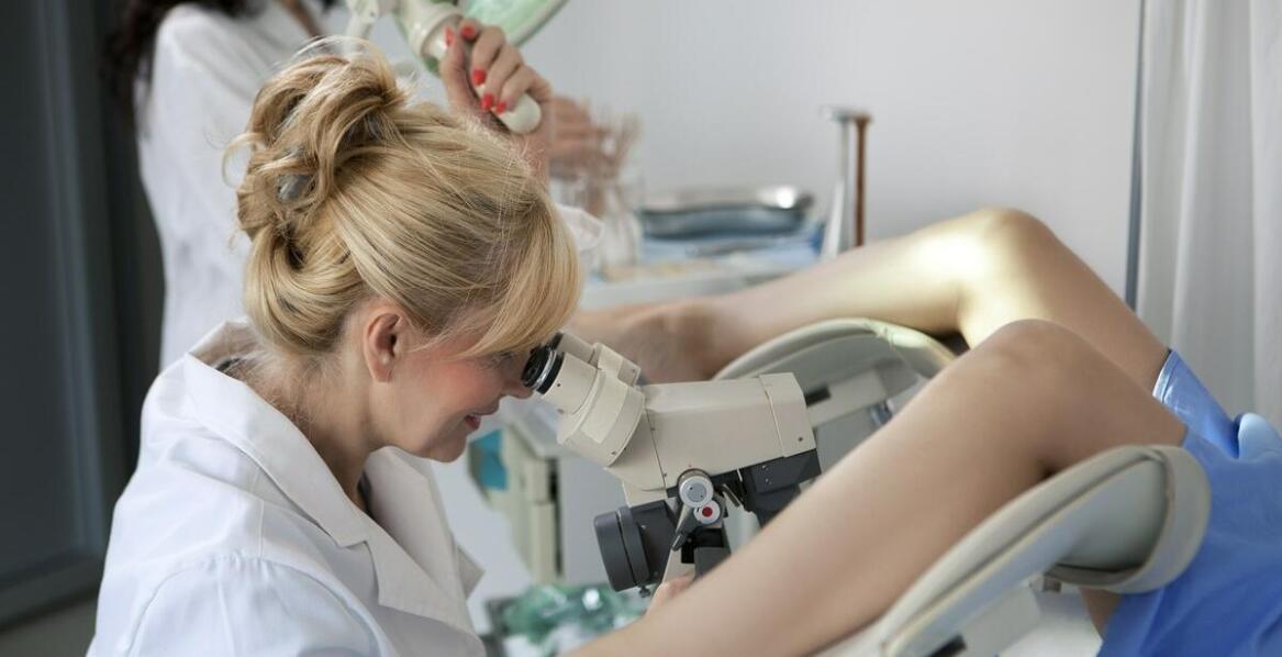 Dlaczego warto regularnie odwiedzać ginekologa w Błoniu?