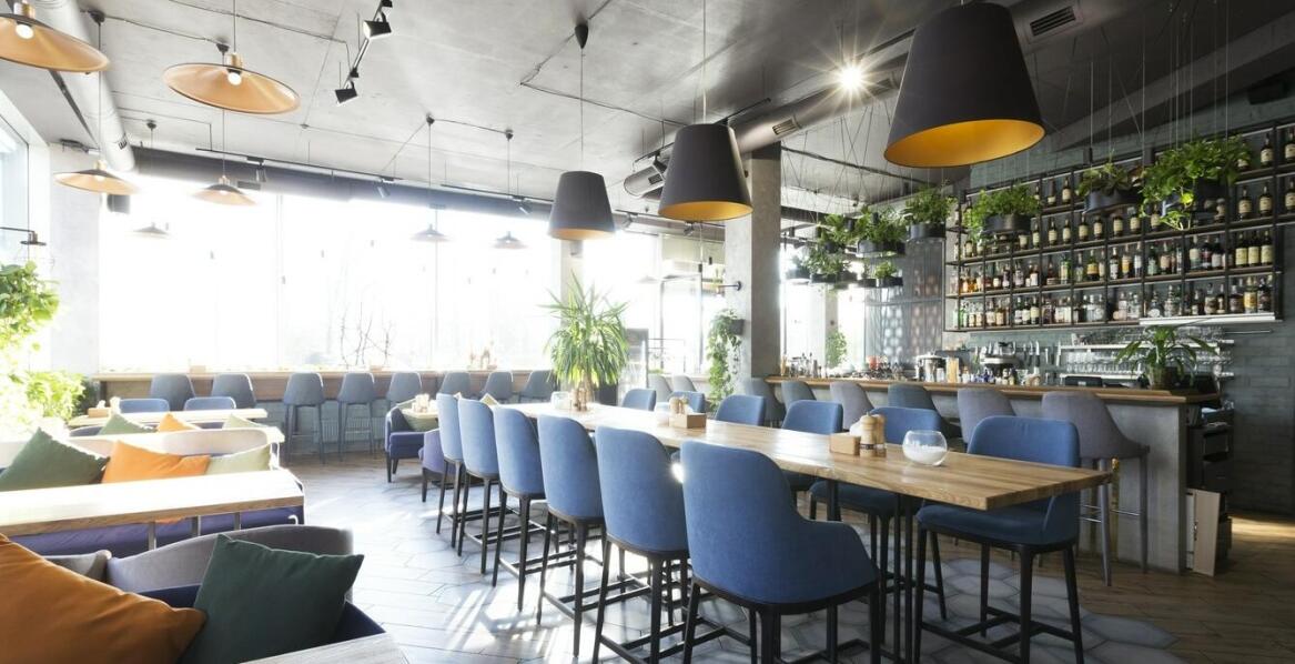 Jakie kolory krzeseł do restauracji są obecnie na topie?