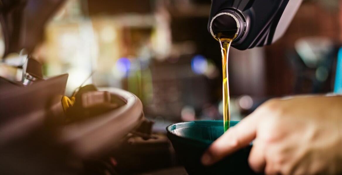 Jakie są najczęstsze problemy związane z olejem w agregatach prądotwórczych i jak je rozwiązać?