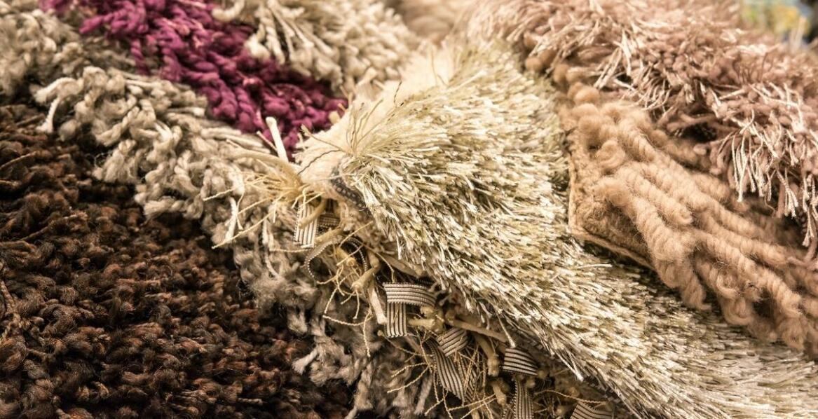 Jakie są zalety wycieraczek szczotkowych w porównaniu do innych typów?