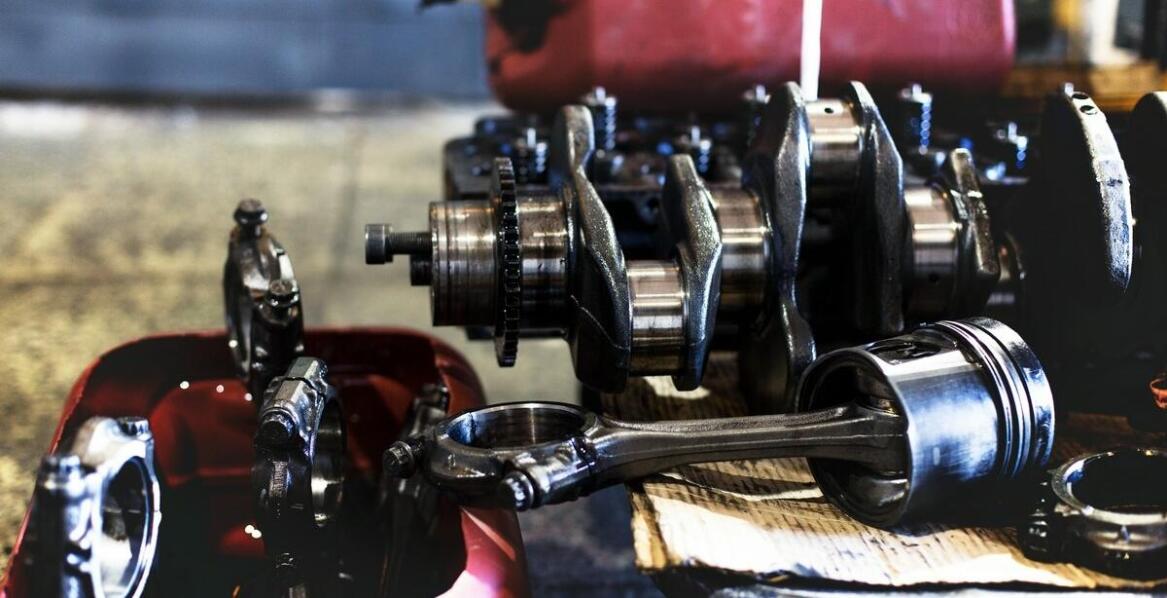 Zastosowanie kompresora olejowego w przemyśle motoryzacyjnym – co warto wiedzieć?