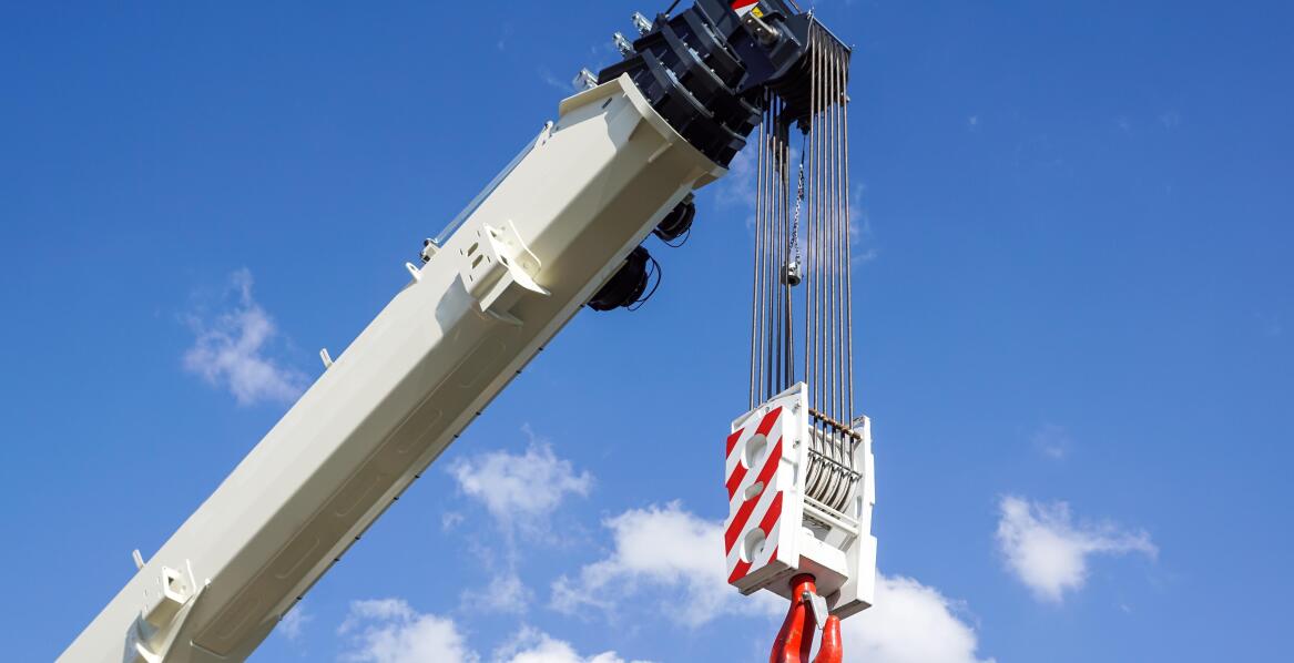 Jakie dokumenty sprawdzić przy wynajmie dźwigu?