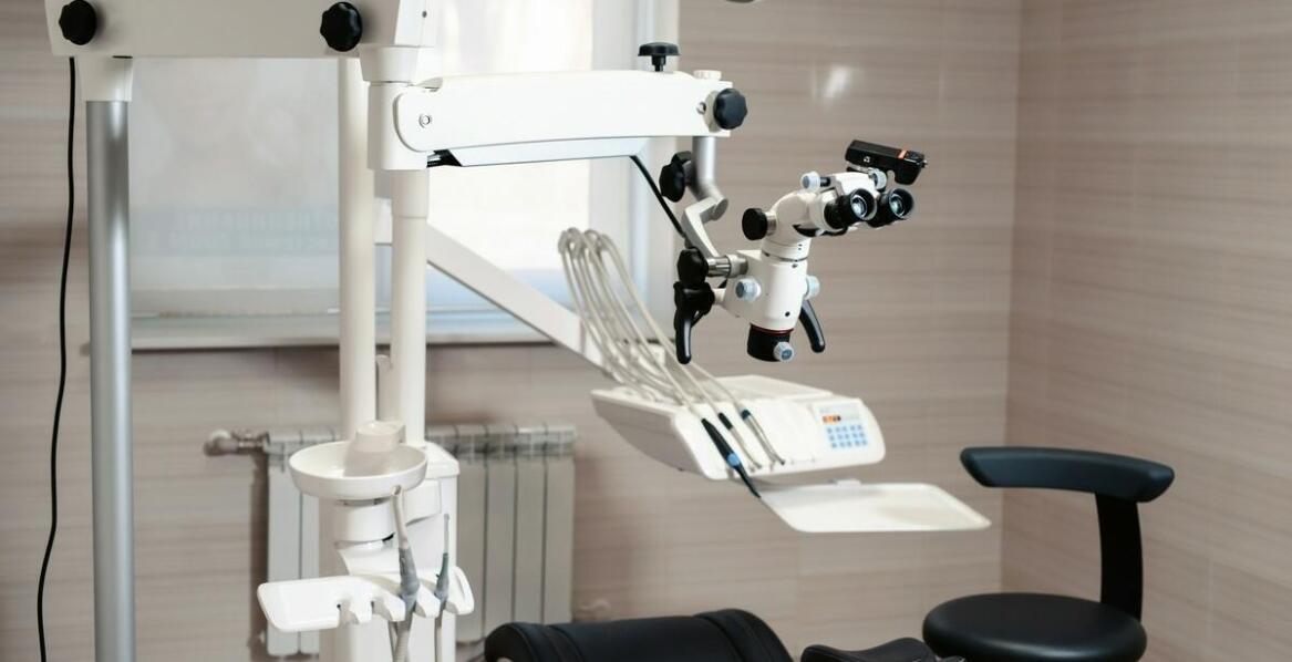 Botoks jako wsparcie w terapii bólu związanym z chorobami przyzębia – co warto wiedzieć?