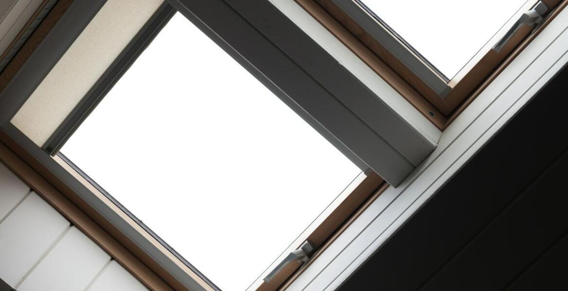 Fakro rolety wewnętrzne – jak poprawić komfort użytkowania poddasza?