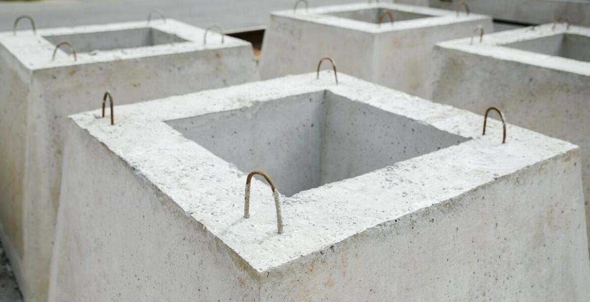 Szamba betonowe a przepisy budowlane – co mówi producent?