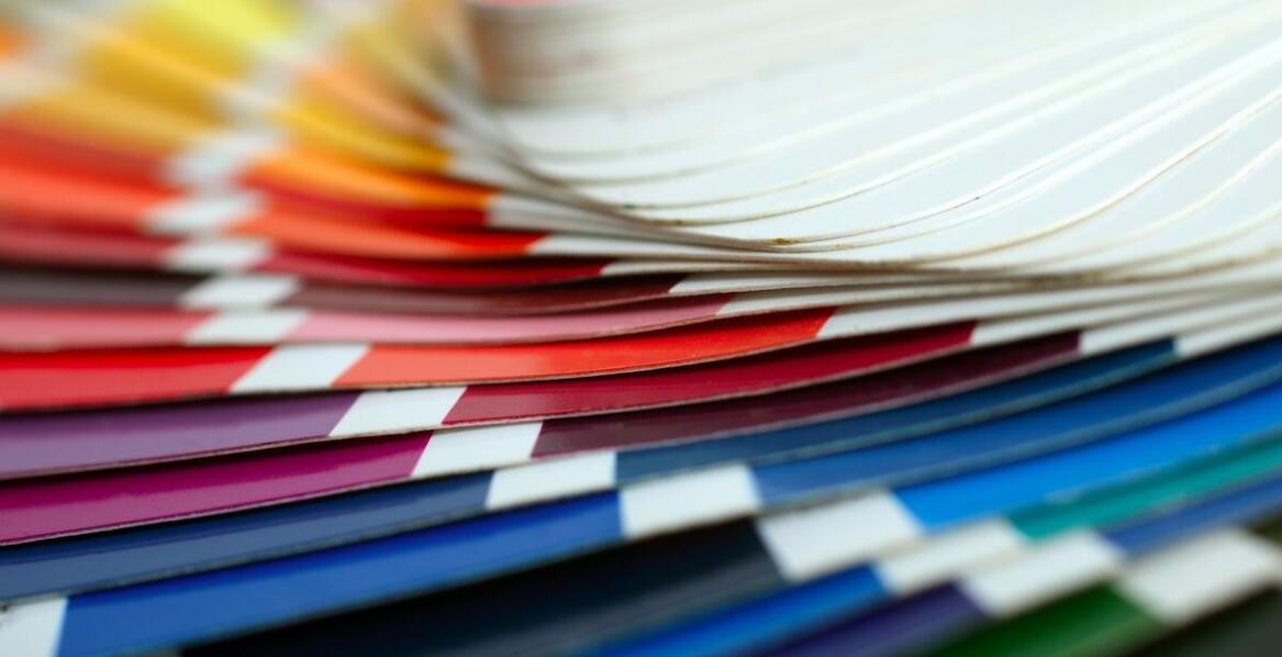 Druk etykiet z perforacją - zalety i zastosowania w różnych sektorach