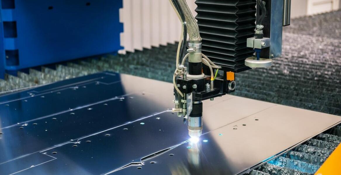 Maszyna do cięcia wodą w kontekście automatyzacji procesów produkcyjnych