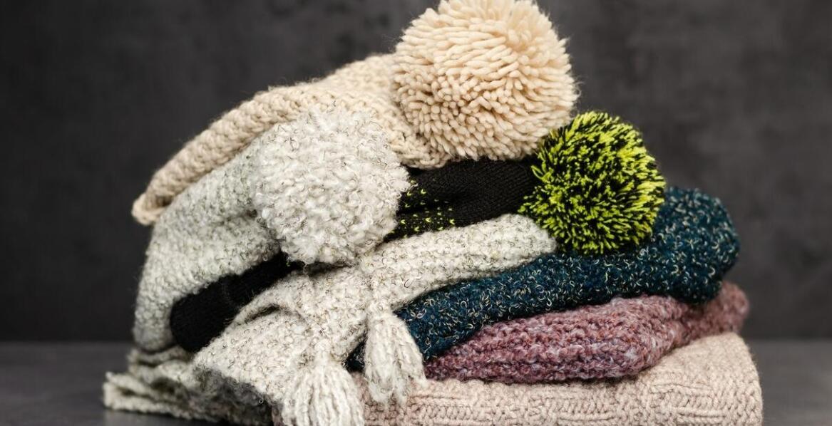 Swetry z frędzlami – jak wprowadzić je do swojej garderoby?