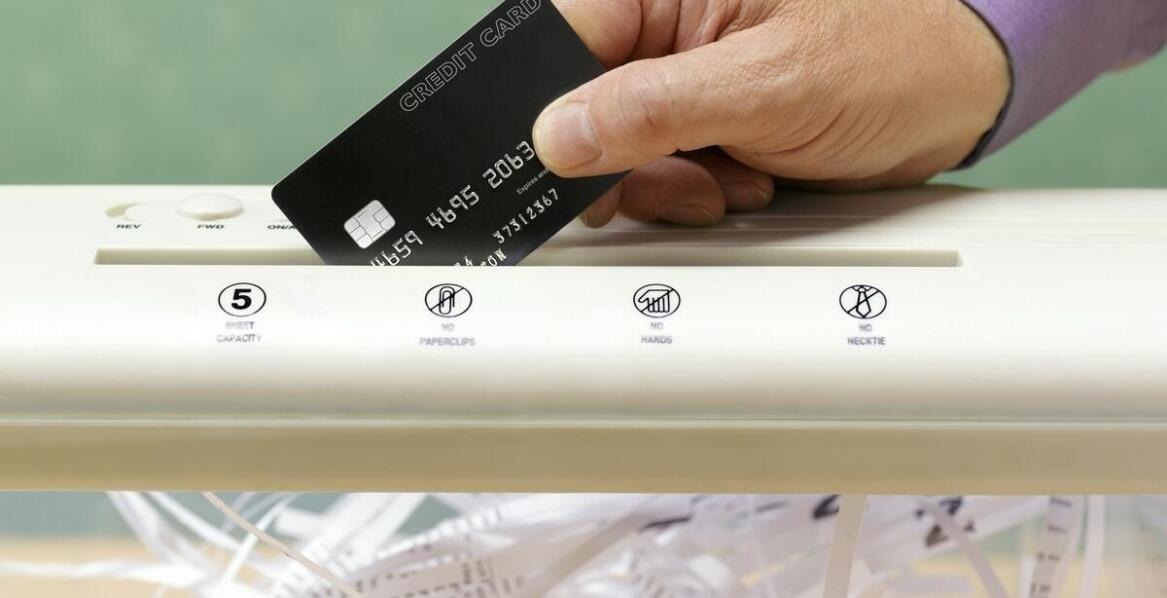 Jakie aspekty bezpieczeństwa należy uwzględnić podczas niszczenia dokumentów?