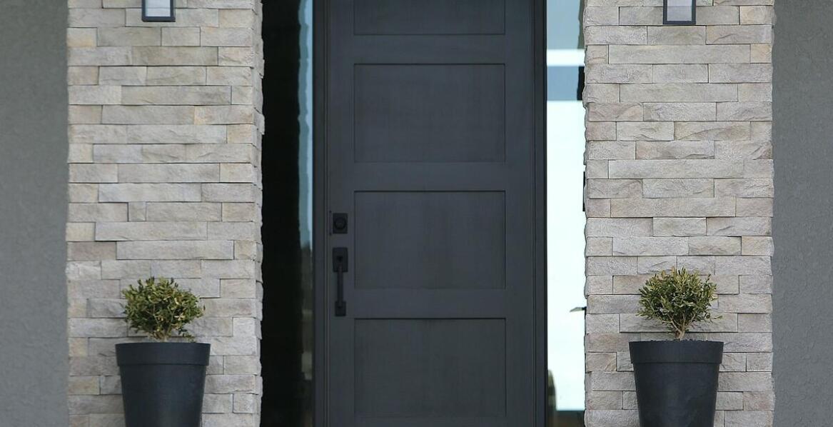 Jakie są najnowsze innowacje w drzwiach zewnętrznych dostępnych?