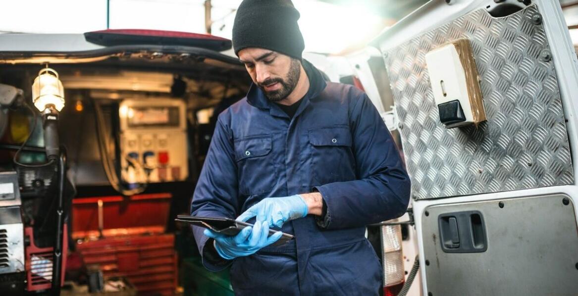 Jakie są korzyści płynące z mobilnego serwisu dla dużych urządzeń biurowych?