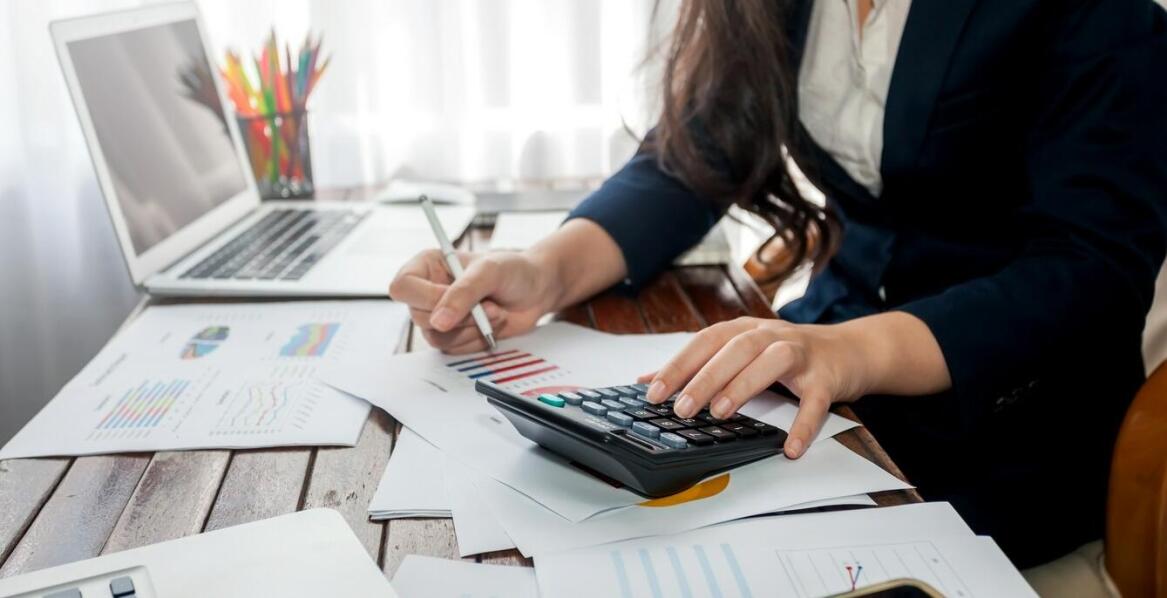 W jaki sposób profesjonalne usługi księgowe wspierają proces podejmowania decyzji biznesowych?