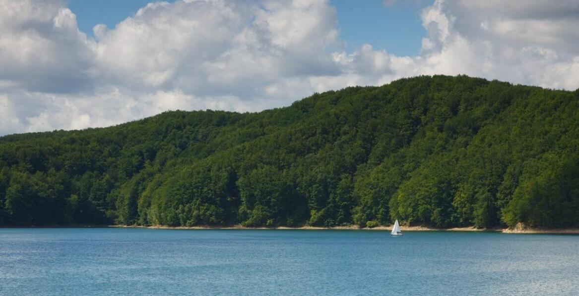 Jakie są najpopularniejsze trasy żeglarskie w regionie Mazur?