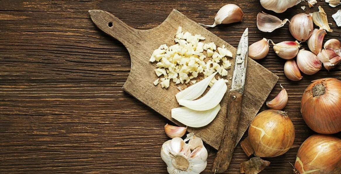 Jak szatkownica do cebuli może przyspieszać codzienne gotowanie?