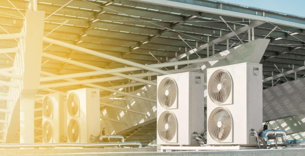 Przemienniki częstotliwości – jak poprawiają wydajność napędów elektrycznych?