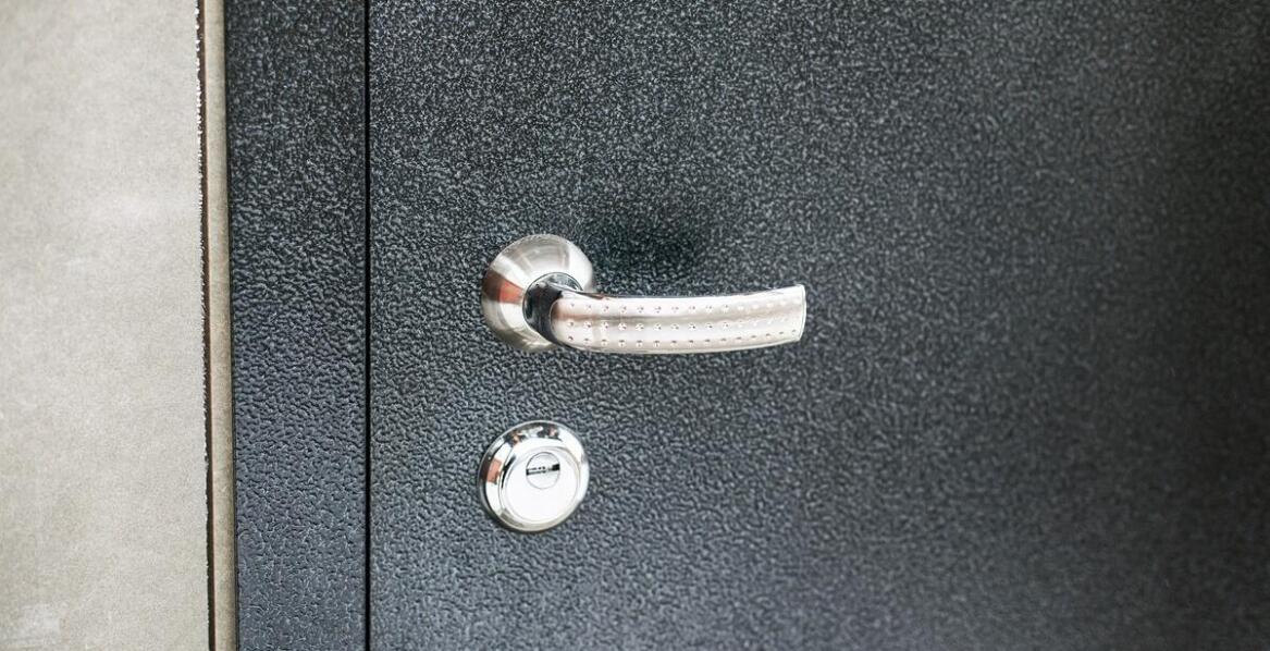 Z jakich materiałów wytwarza się drzwi antywłamaniowe?