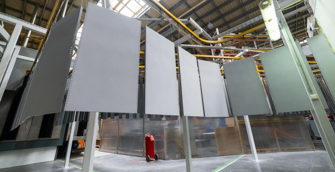 Jakie właściwości mają powłoki fluoropolimerowe i jak wpływają na ich zastosowanie?